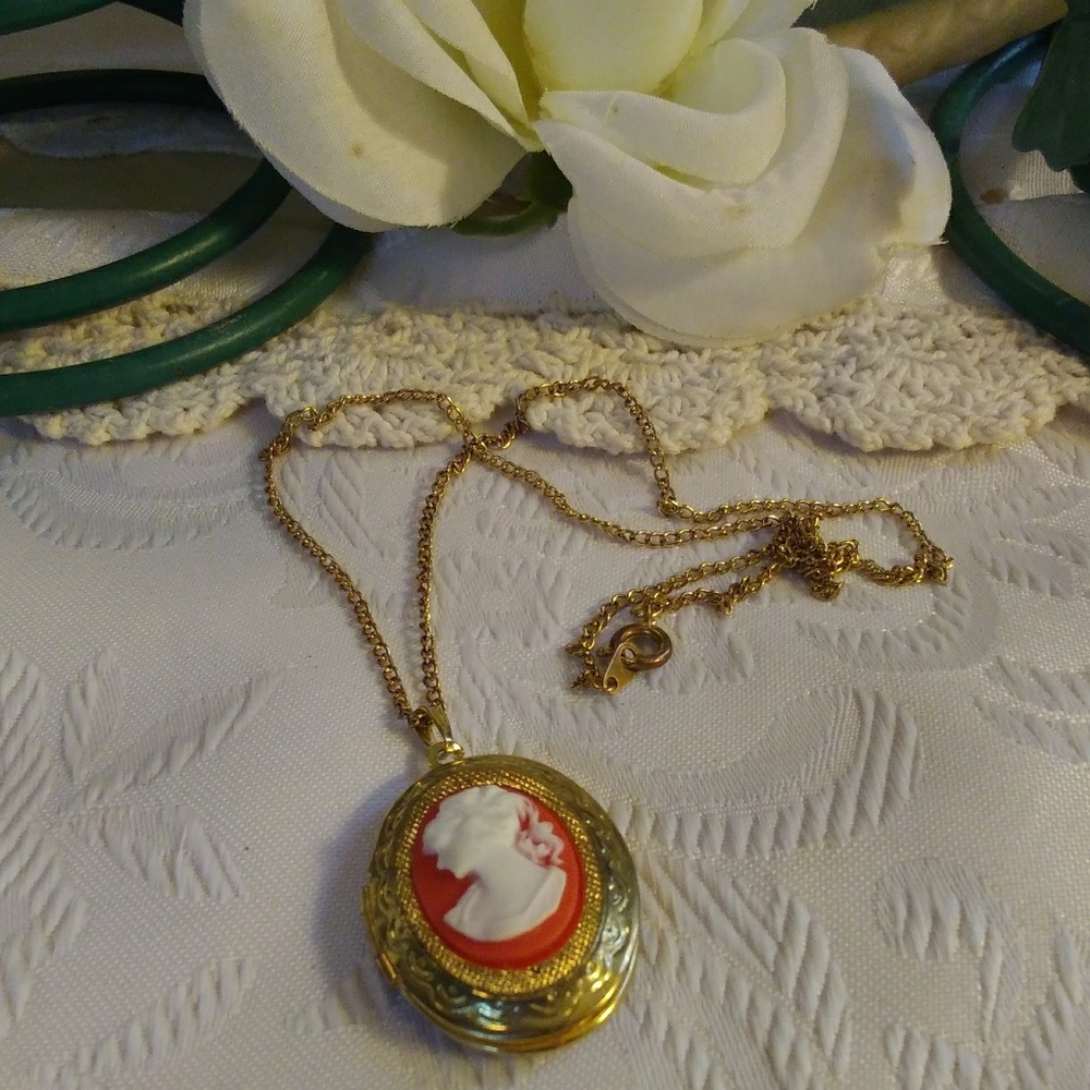 Cameo necklace